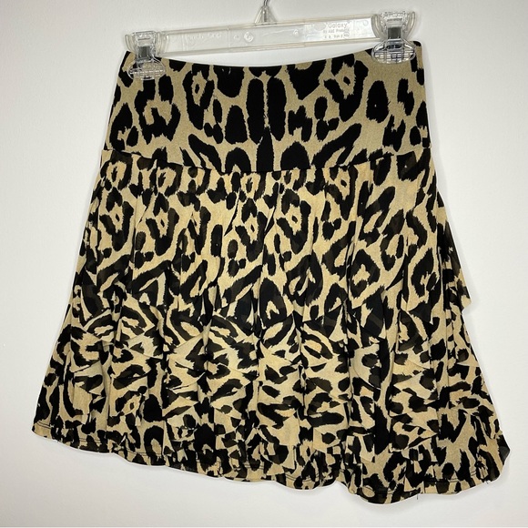 💚 INC. SKIRT - GREAT CONDITION❣️ FLIRTY & FUN 18” LENGTH 😍 - Picture 2 of 8